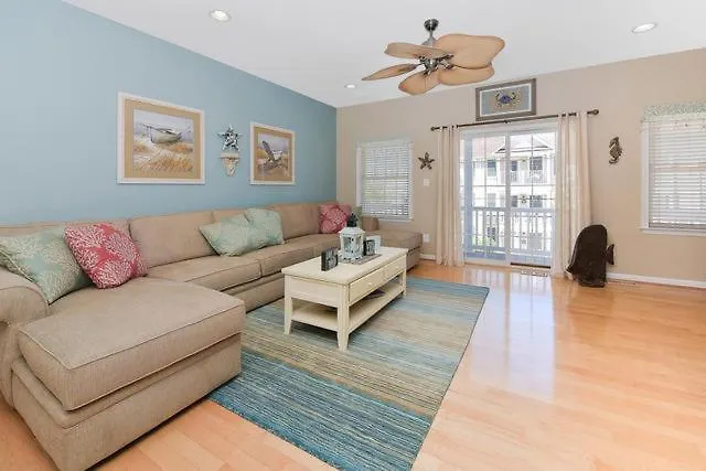 Сasa de vacaciones Steps To The Boardwalk, Check Out 4 Bedroom Townhome With Outdoor Pool! *