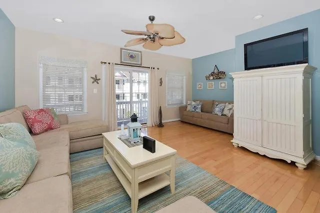 Steps To The Boardwalk, Check Out 4 Bedroom Townhome With Outdoor Pool! Сasa de vacaciones *