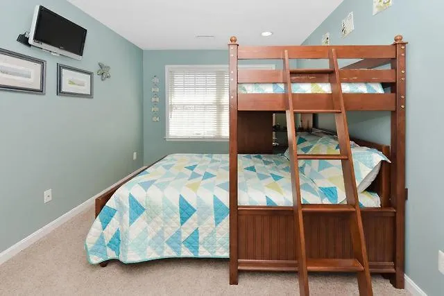 Steps To The Boardwalk, Check Out 4 Bedroom Townhome With Outdoor Pool! *