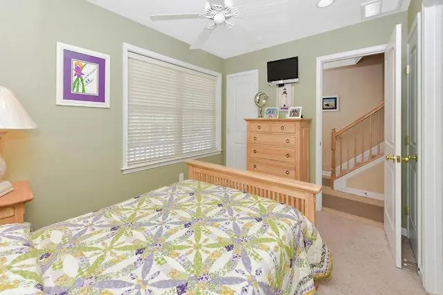 Сasa de vacaciones Steps To The Boardwalk, Check Out 4 Bedroom Townhome With Outdoor Pool! Ocean City
