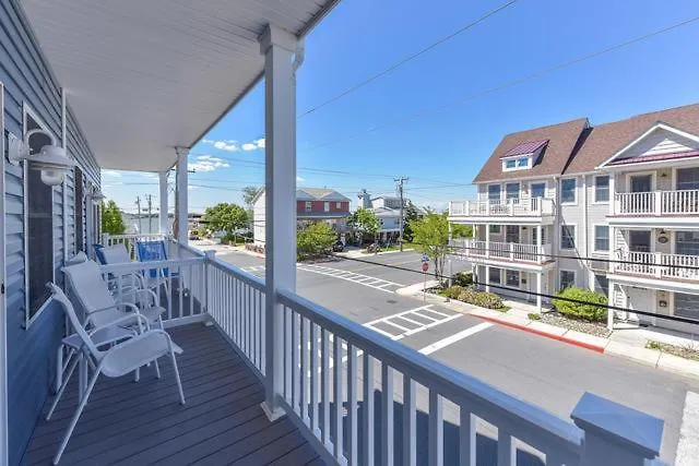 Steps To The Boardwalk, Check Out 4 Bedroom Townhome With Outdoor Pool!