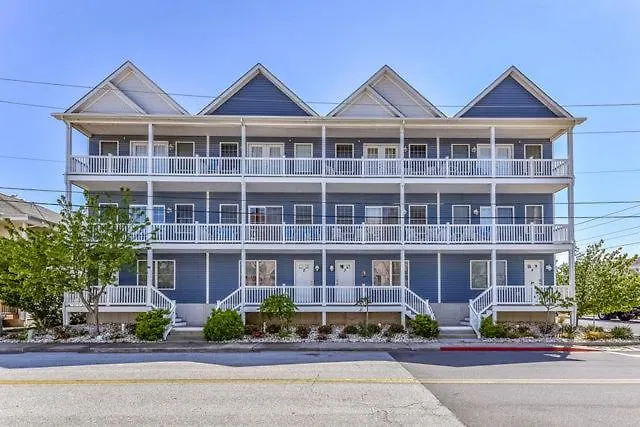 Steps To The Boardwalk, Check Out 4 Bedroom Townhome With Outdoor Pool!